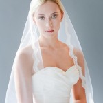 566-60

60″ long (72″) mantilla with 1″ wide scallop French leavers lace edge on a wire comb.

(Diamond white, ivory or white lace) All tulle colors