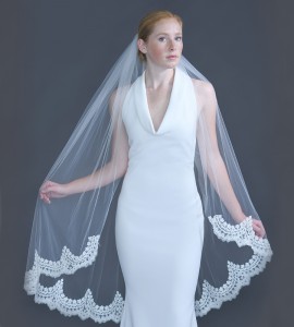 45” single tier (90”) with top 40” cut edge and a 5” scalloped pointed beaded lace edge on a silver comb..(Light ivory or white lace)………. All tulle colors………………………………