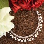 A-5634

A delicate headband of linear 5mm & 7mm freshwater pearls on a thin band wrapped with 5mm crystals.. (Diamond white freshwater pearls)…………….*Silver or gold