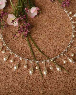 A-5637

A headband of linear teardrop pearls and round pearls on a thin base wrapped with delicate pearls & crystals……..(Ivory or white pearls)………*Silver or gold