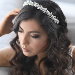 A-5668

A headband of MOP floral petals with square rhinestone centers with tri rhinestone navette stems ( MOP only)…