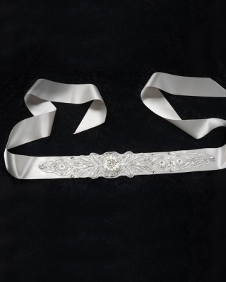 B-116

83” long 2 1/2″ wide double face satin ribbon with a rhinestone & beaded trimmed appliqué with teardrop rhinestones, navettes, margaritas & pearl center.

(Ivory or White pearl) All ribbon colors